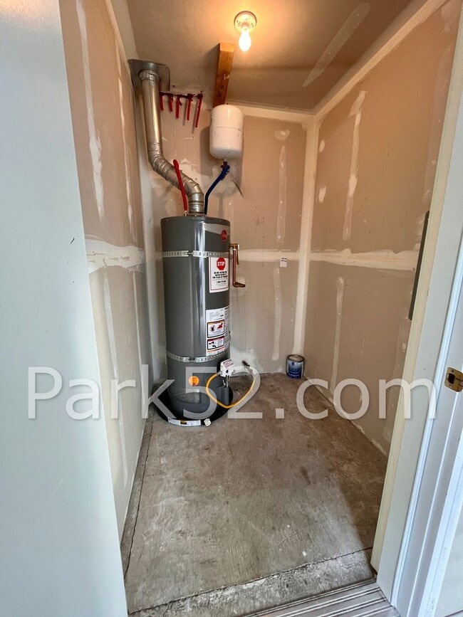 Building Photo - 1 Bedroom 1 Bathroom Ground Floor Bonney Lake Condo