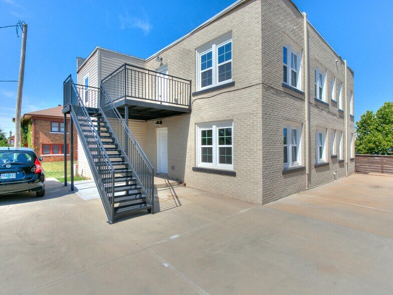 Back entry - 2409 N Robinson Ave
