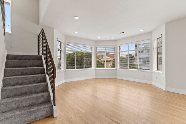 Building Photo - Lovely 2 Bed, 1.5 Bi-Level Hayes Valley Co...