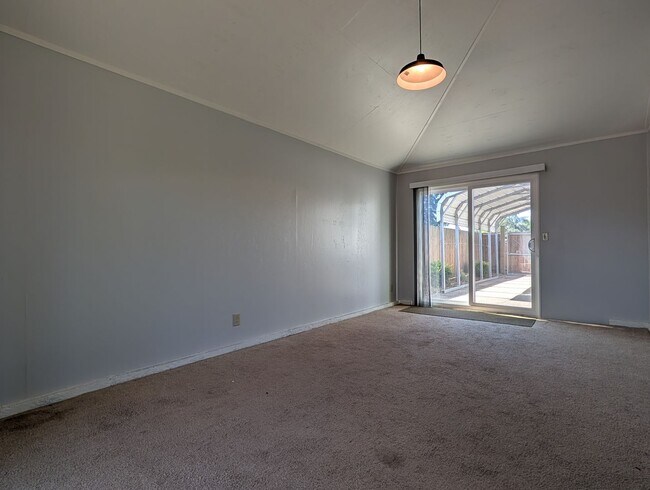 Building Photo - Fantastic 2-Bedroom, 2-Bath Home With Bonus Space!