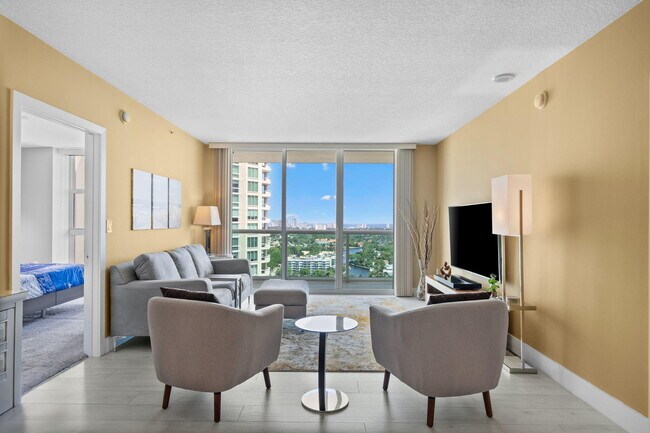 Building Photo - 347 N New River Dr E