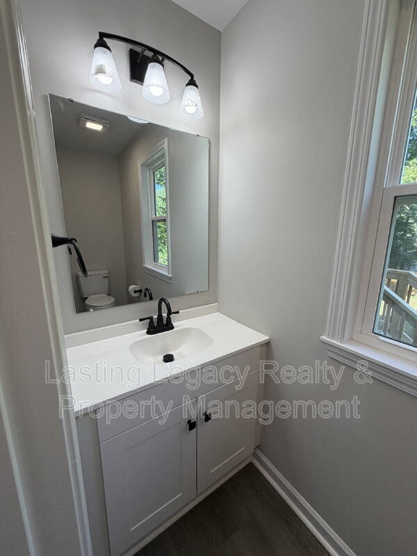 Building Photo - 2036 Harrison Ave