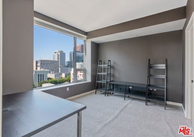 Building Photo - 1050 S Grand Ave