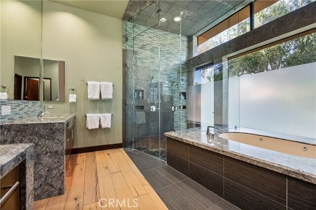 Building Photo - 68 Royal St Georges Way