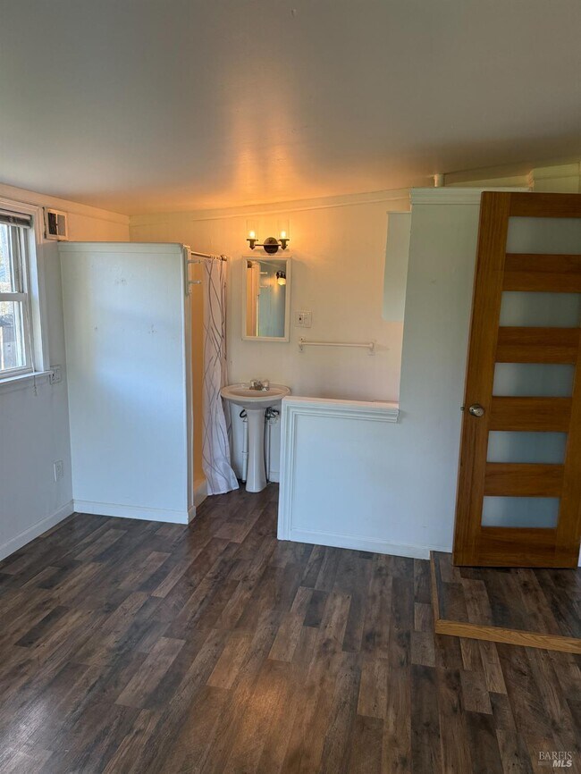 Building Photo - 472 Church St