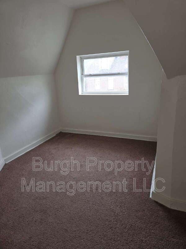 Building Photo - 489 Norton St