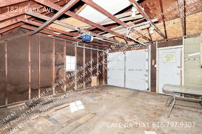 Building Photo - 1825 Park Ave