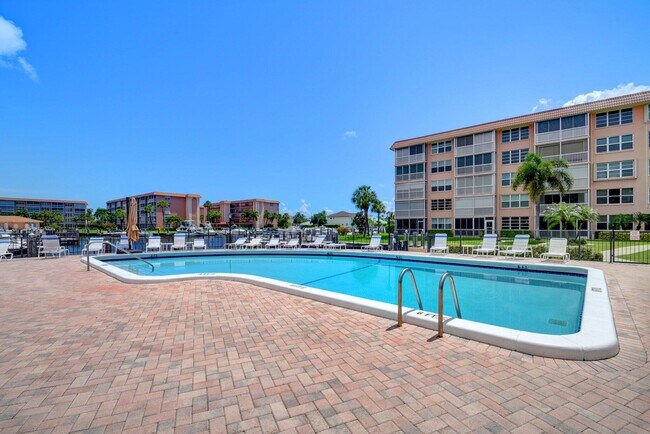 Building Photo - 2717 Florida Blvd