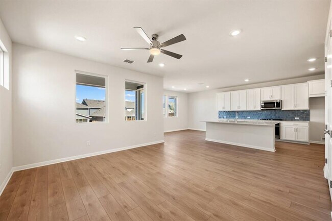 Building Photo - 245 Ranier Wy