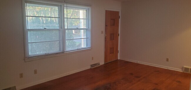 Building Photo - 2512-2514-2514 Braemore Rd