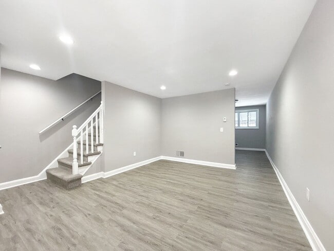 Building Photo - Updated 3BR Home with Bonus Lower-Level Space & Off-Street Parking