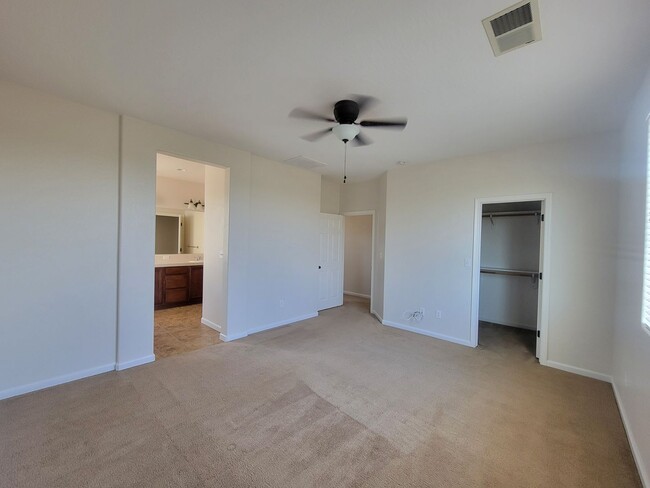 Building Photo - Beautiful 2 bedroom 2.5 bath home in Avalon Gated Community!!