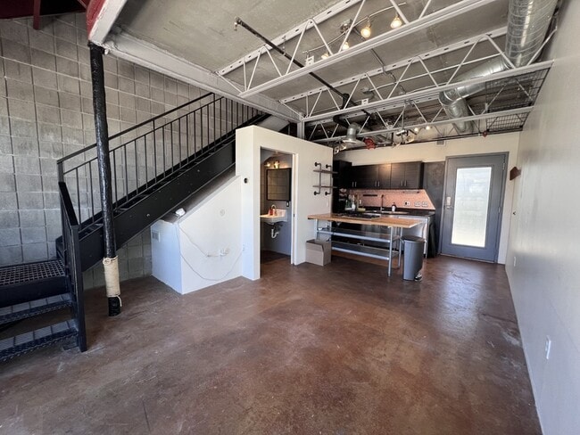 Building Photo - 360 W 300 S