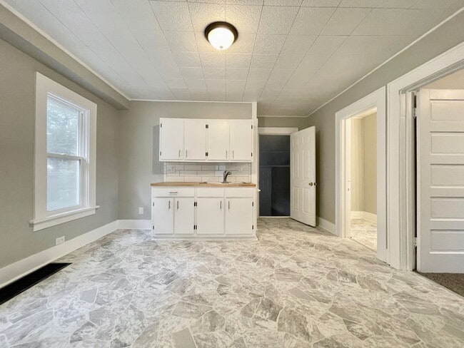 Building Photo - Two Bedroom Home in Muskegon