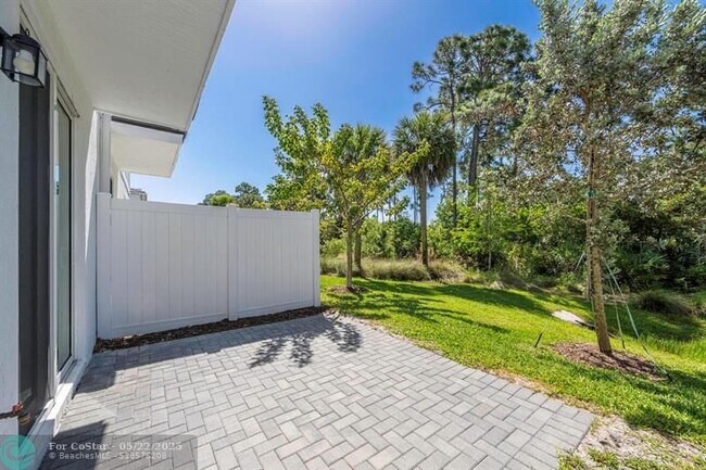 Building Photo - 210 Preserve Trl S