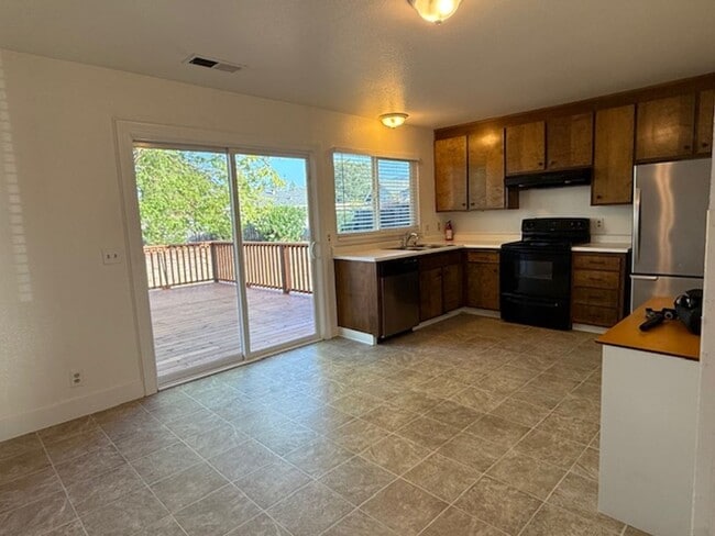 Building Photo - For Rent – Charming 2-Bedroom Home in Rinc...