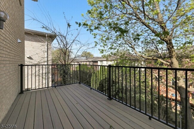 Building Photo - 535 Orchard Ave