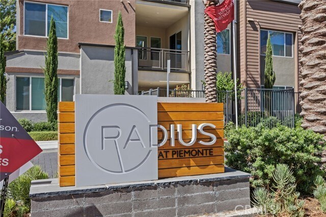 Building Photo - 980 N Tangent Privado