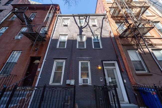 Building Photo - 162 Steuben St