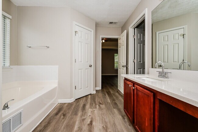 Building Photo - 223 Millstone Dr