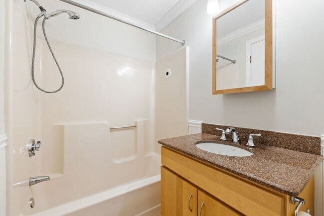 Building Photo - 15 Bower Rd