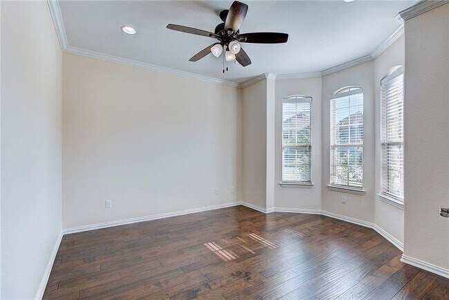 Building Photo - 2601 Mirasol Loop