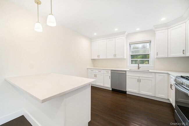 Building Photo - 18 Park Ave