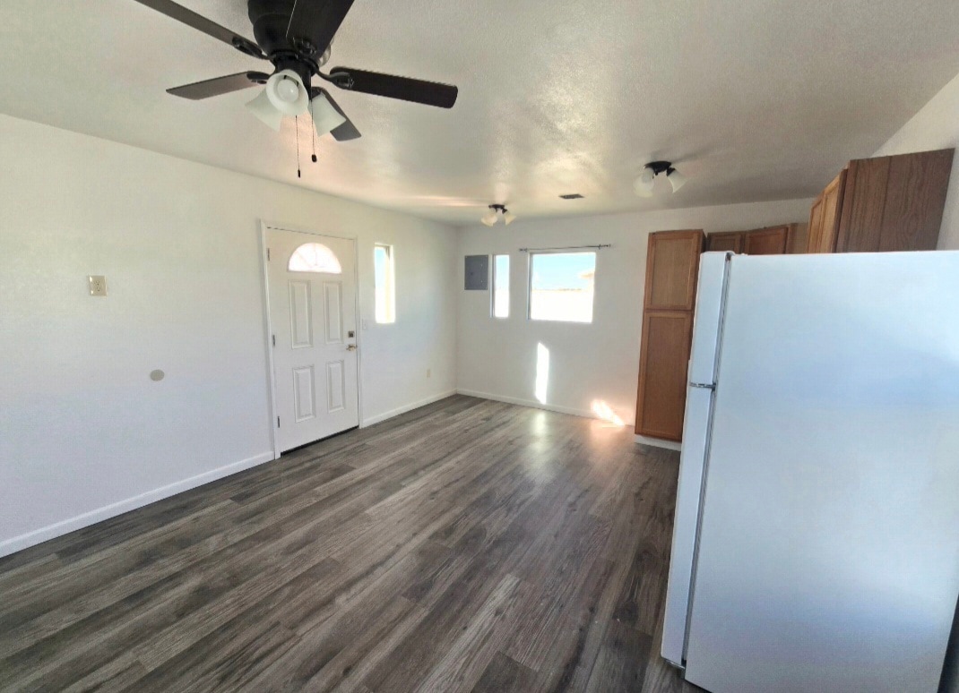 Building Photo - 15120 Perlite Dr