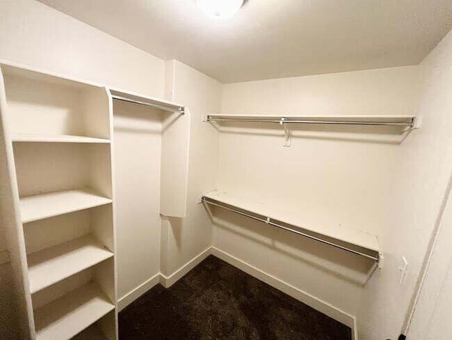 Building Photo - 1576 Venetian Way