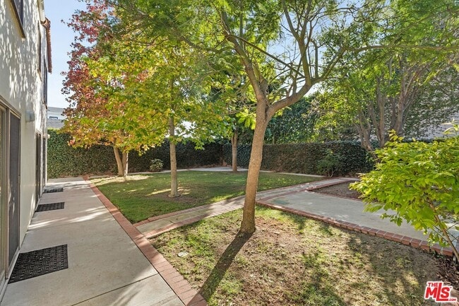 Building Photo - 7917 Westlawn Ave