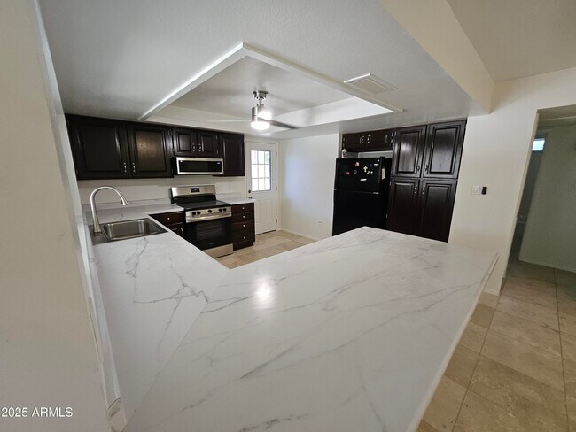 Building Photo - 2262 S Las Flores