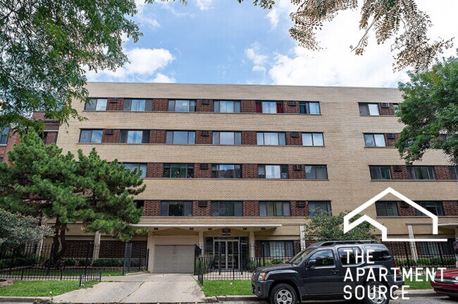 Building Photo - 5917 N Kenmore Ave