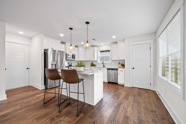 Building Photo - 361 Frontier Dr