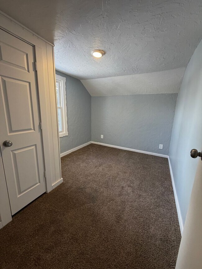 Building Photo - Spacious 4-Bedroom Barberton Home – Open House Wednesday, February 11th!