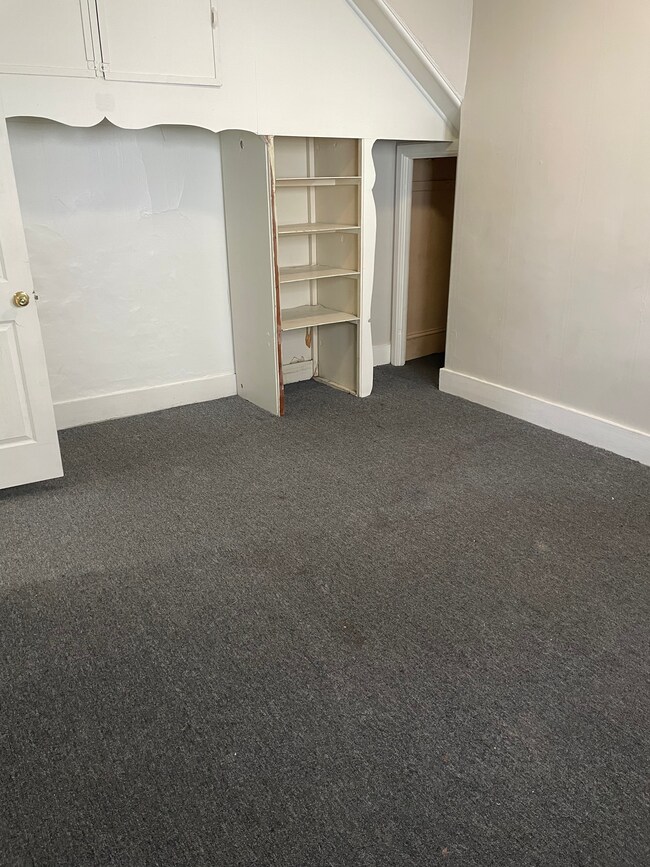 Building Photo - 33 Harvard St