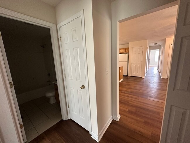 Building Photo - 1651 W Kole Dr