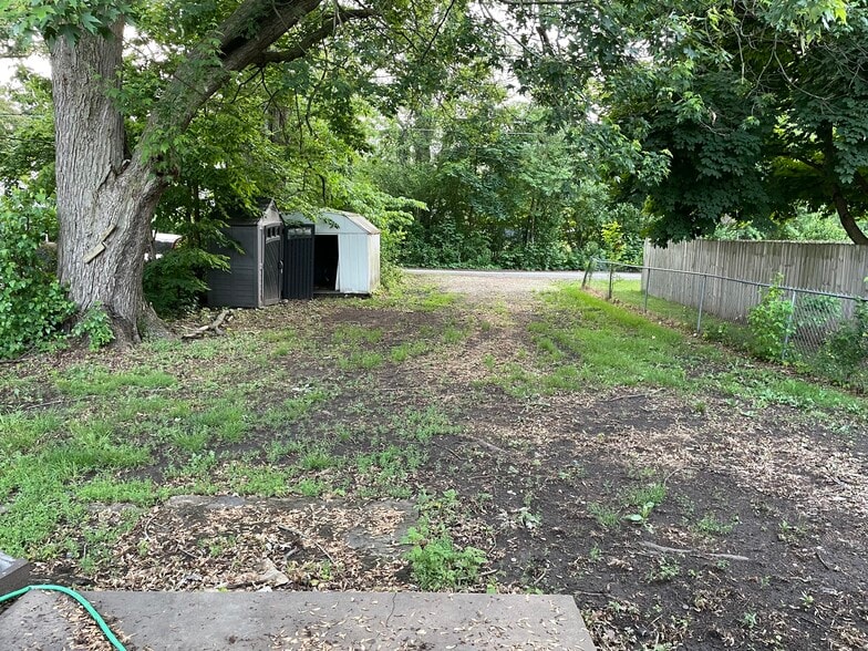 Backyard - 915 S 12th St