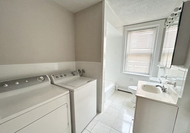 Building Photo - 165 Gove St