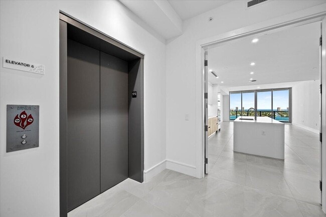 Building Photo - 220 Lake Shore Dr