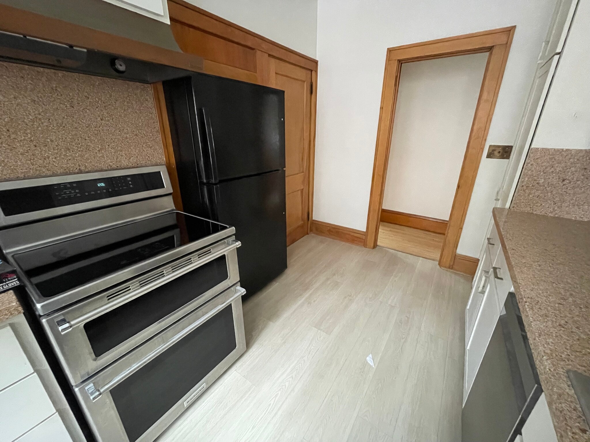 Kitchen - 1560 Lincoln Ave