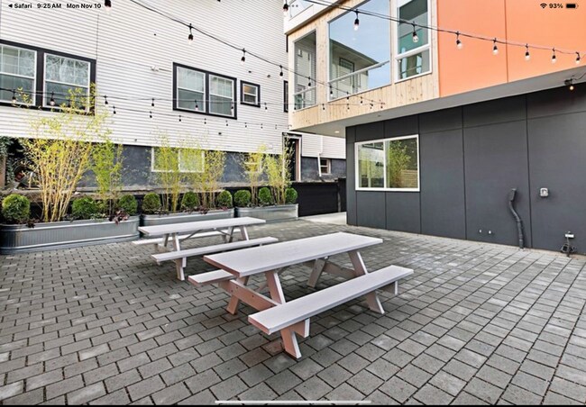 Building Photo - Gorgeous Townhome in Sunny Judkins Park-2515A E. Yesler - $3000