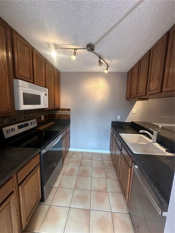 Building Photo - 5252 Brook Ct