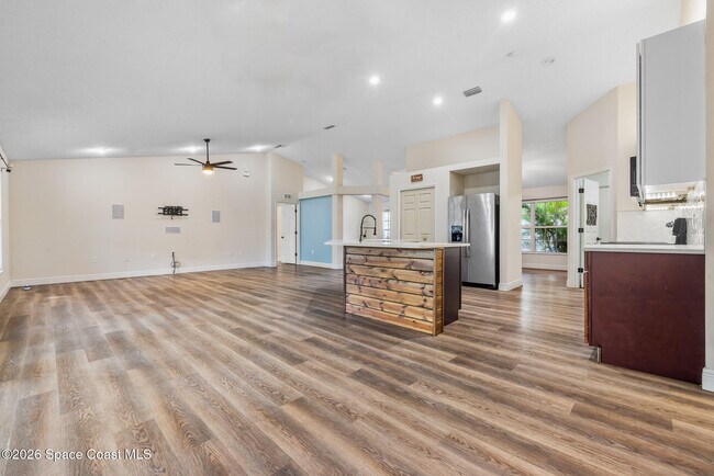 Building Photo - 1126 Ruby St SE