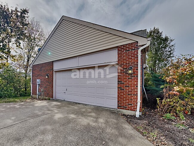 Building Photo - 4073 Sherbourne Dr