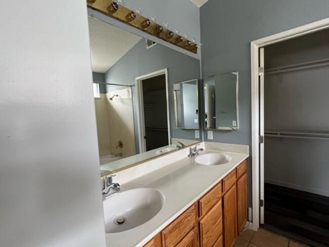 Building Photo - Gated Community in Elk Grove