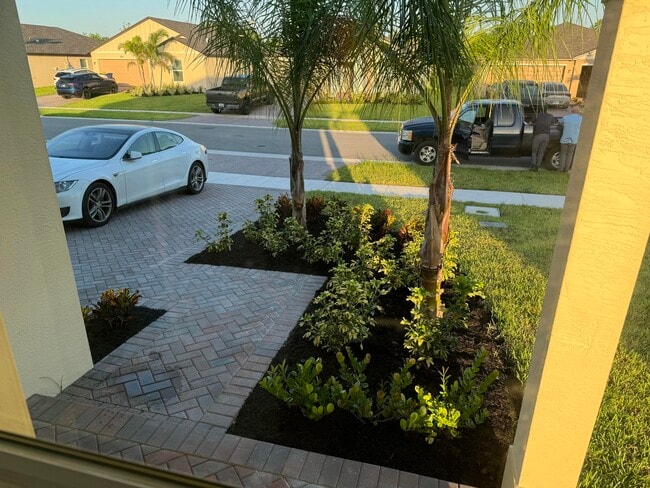 Building Photo - 673 Carlyle Wy