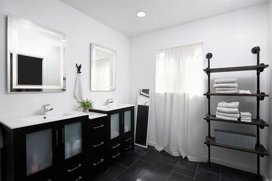 Building Photo - 4272 Harbinson Ave