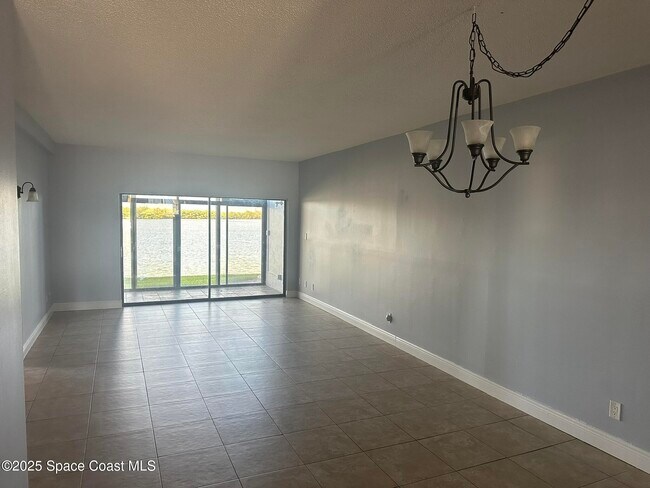 Building Photo - 1605 Minutemen Causeway