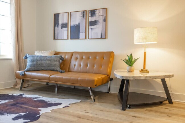 Building Photo - 1157 E Sego Lily Dr