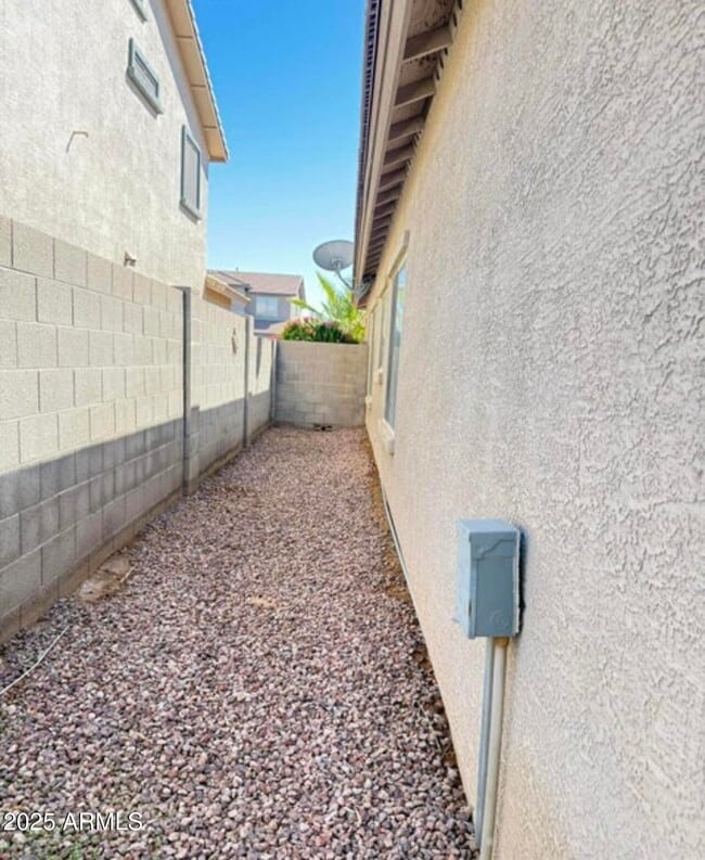 Building Photo - 12524 W Adams St